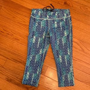 Xersion fitted capri leggings size S